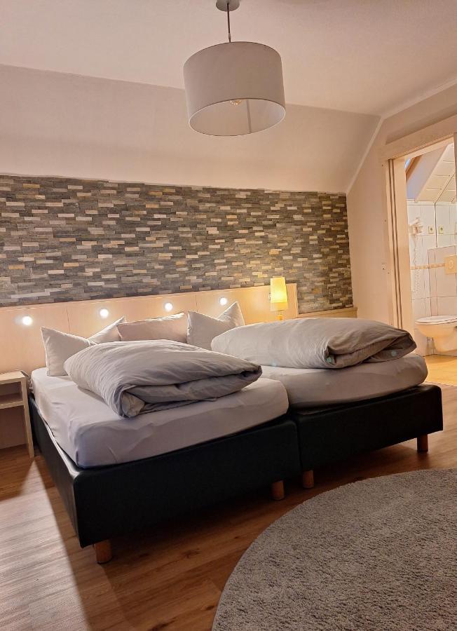 Hotel Garni Und Apartments Zur Krone Hilpoltstein Ngoại thất bức ảnh