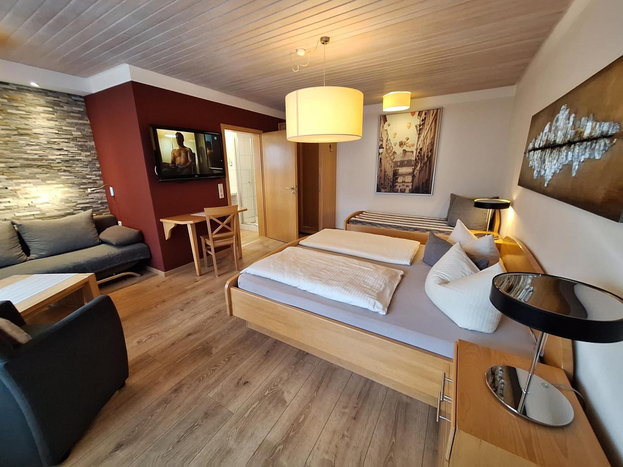 Hotel Garni Und Apartments Zur Krone Hilpoltstein Ngoại thất bức ảnh