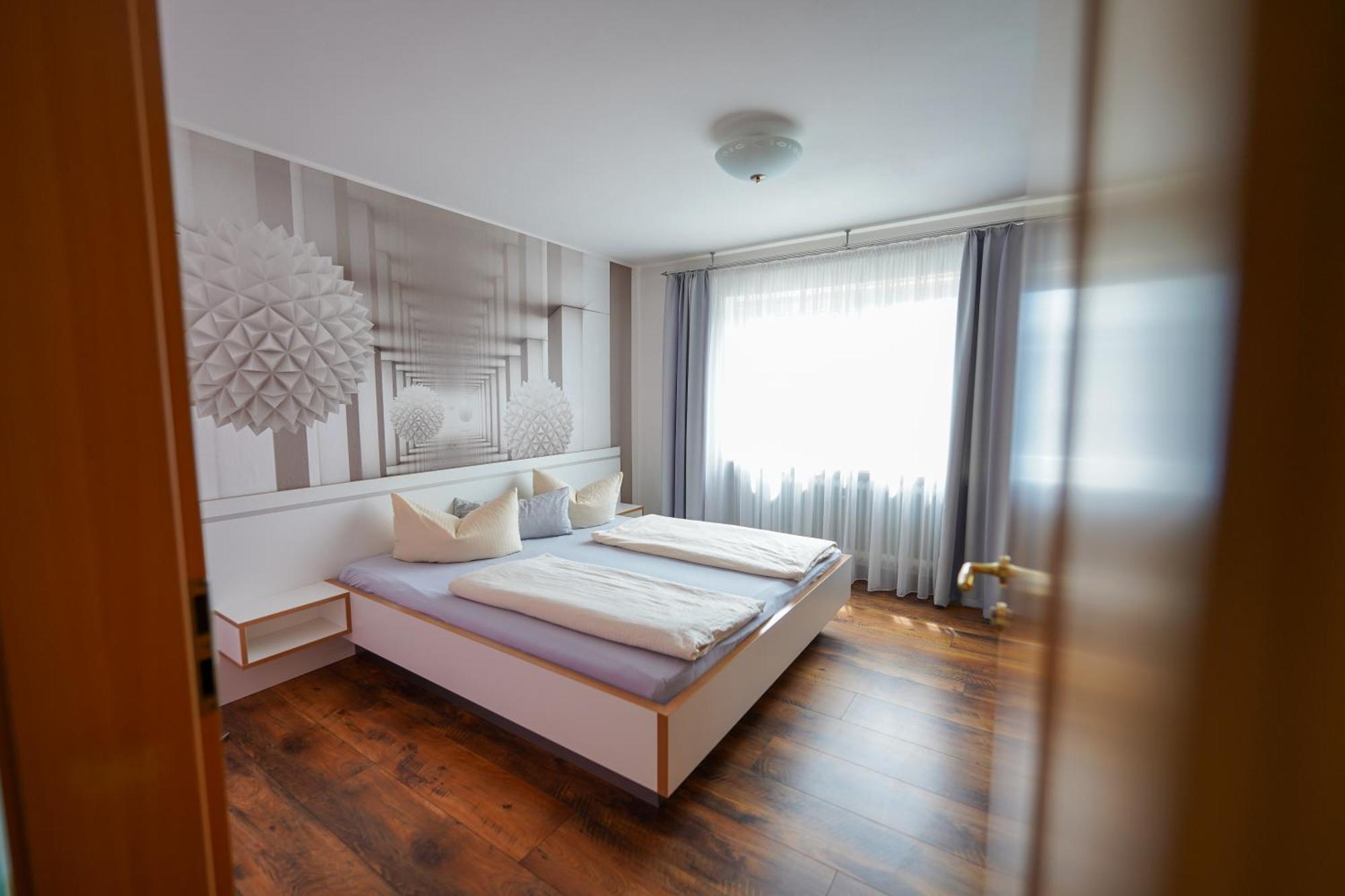 Hotel Garni Und Apartments Zur Krone Hilpoltstein Ngoại thất bức ảnh
