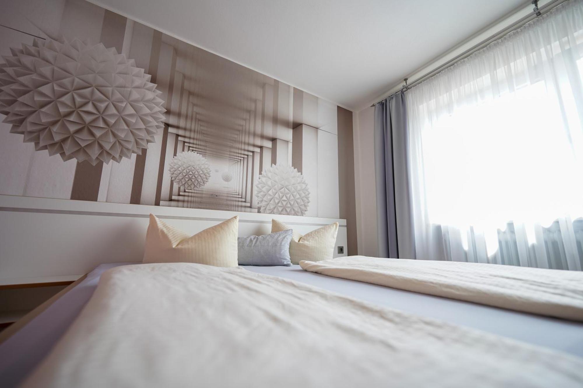 Hotel Garni Und Apartments Zur Krone Hilpoltstein Ngoại thất bức ảnh