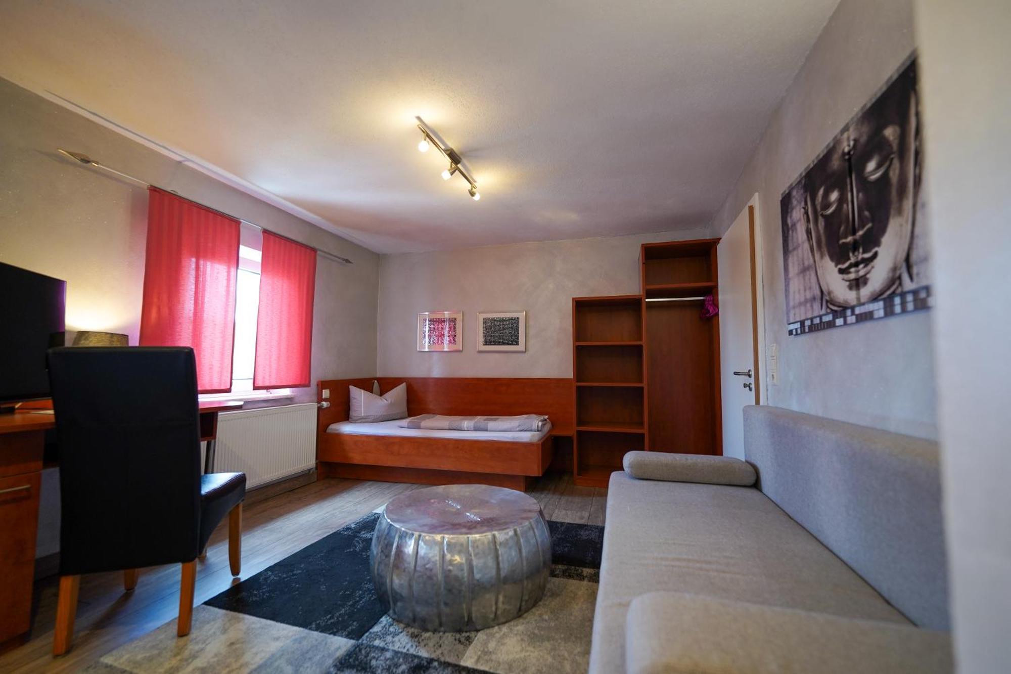 Hotel Garni Und Apartments Zur Krone Hilpoltstein Ngoại thất bức ảnh