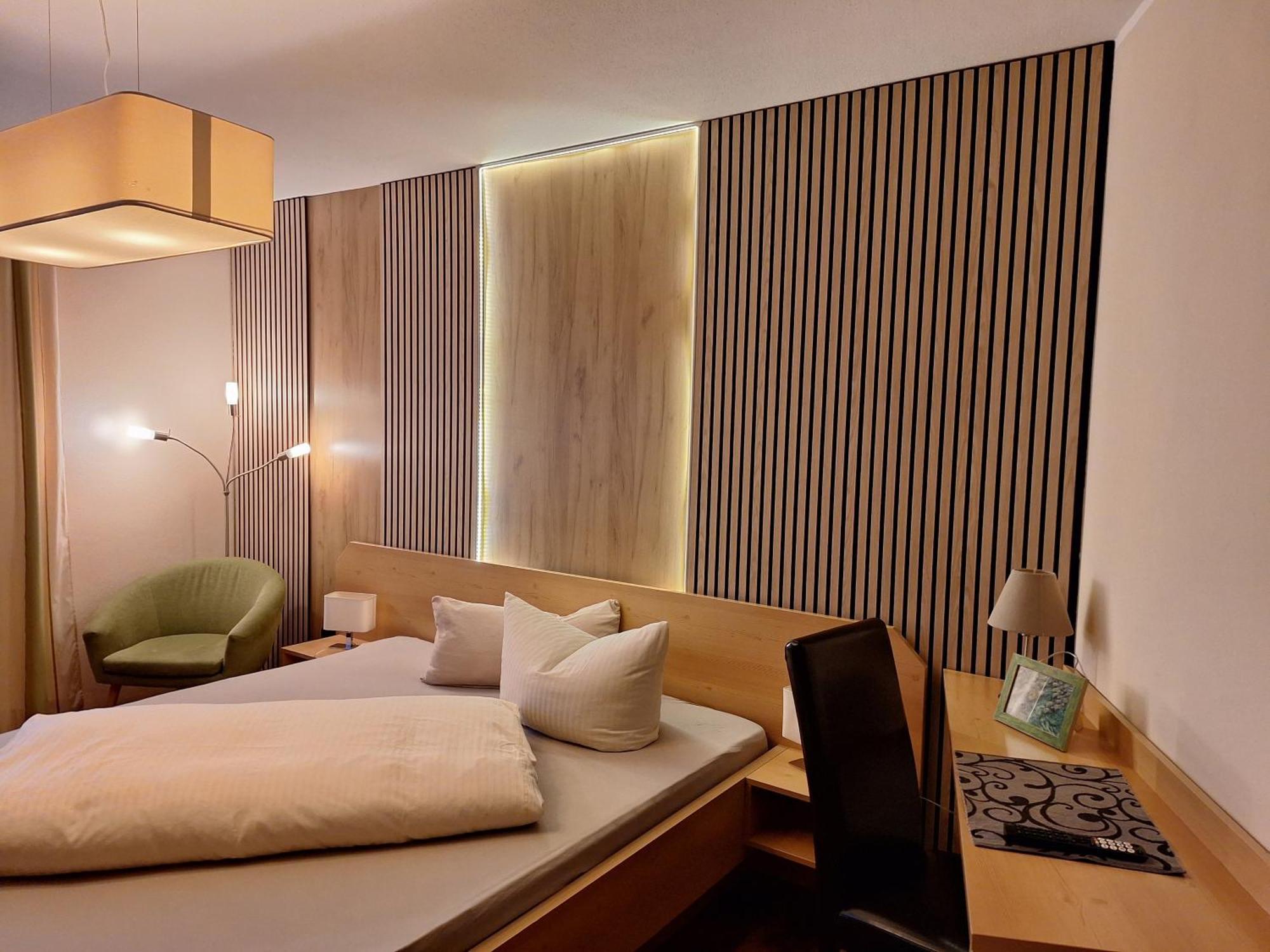 Hotel Garni Und Apartments Zur Krone Hilpoltstein Ngoại thất bức ảnh