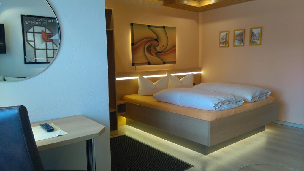 Hotel Garni Und Apartments Zur Krone Hilpoltstein Ngoại thất bức ảnh