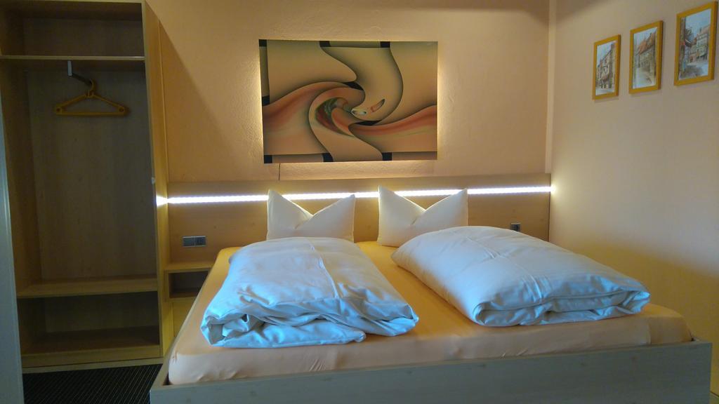 Hotel Garni Und Apartments Zur Krone Hilpoltstein Ngoại thất bức ảnh
