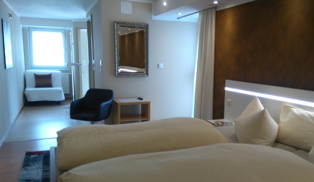Hotel Garni Und Apartments Zur Krone Hilpoltstein Ngoại thất bức ảnh