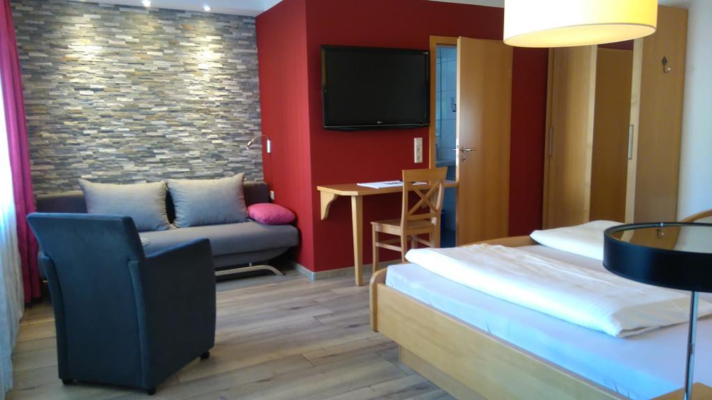 Hotel Garni Und Apartments Zur Krone Hilpoltstein Ngoại thất bức ảnh