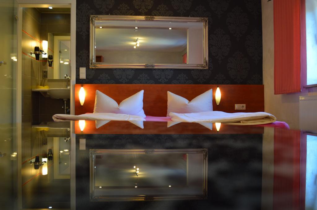 Hotel Garni Und Apartments Zur Krone Hilpoltstein Ngoại thất bức ảnh