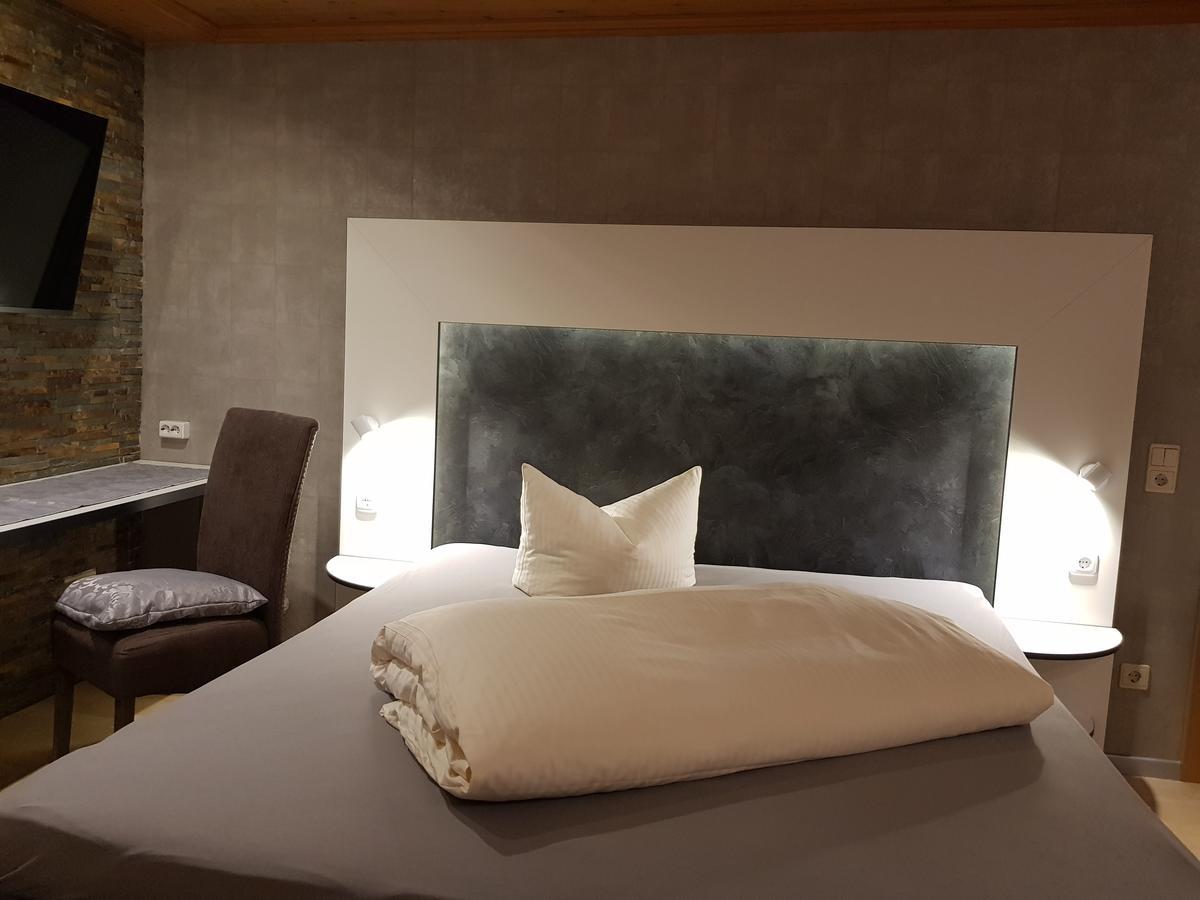 Hotel Garni Und Apartments Zur Krone Hilpoltstein Ngoại thất bức ảnh