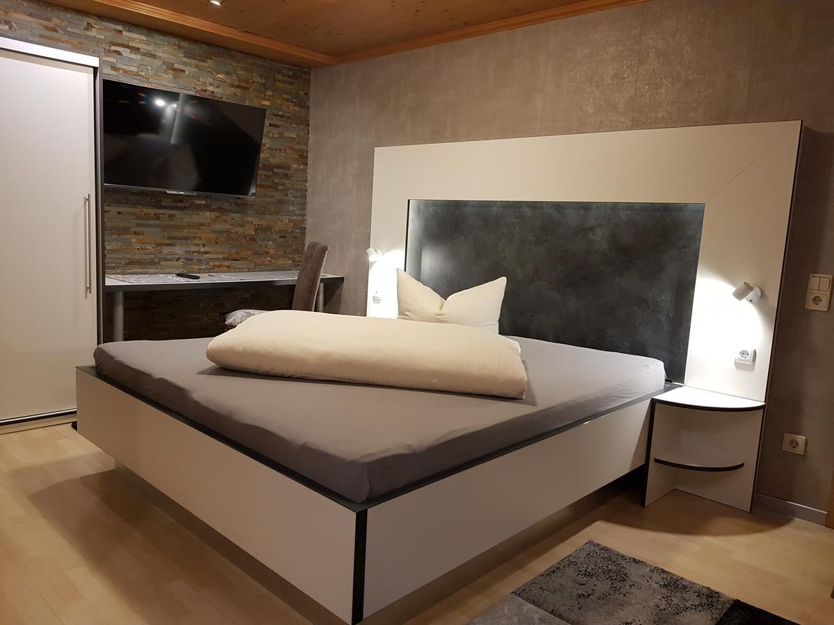Hotel Garni Und Apartments Zur Krone Hilpoltstein Ngoại thất bức ảnh