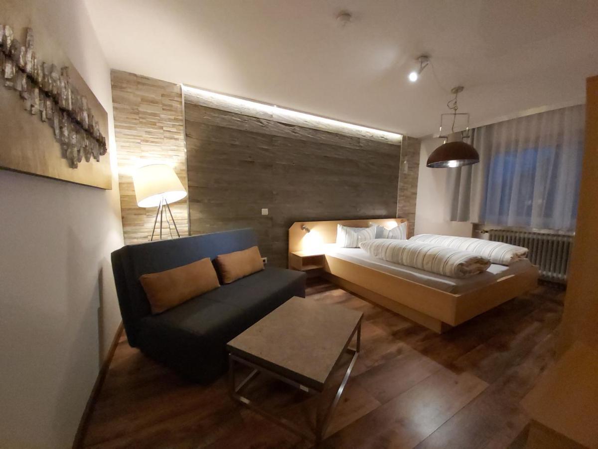 Hotel Garni Und Apartments Zur Krone Hilpoltstein Ngoại thất bức ảnh